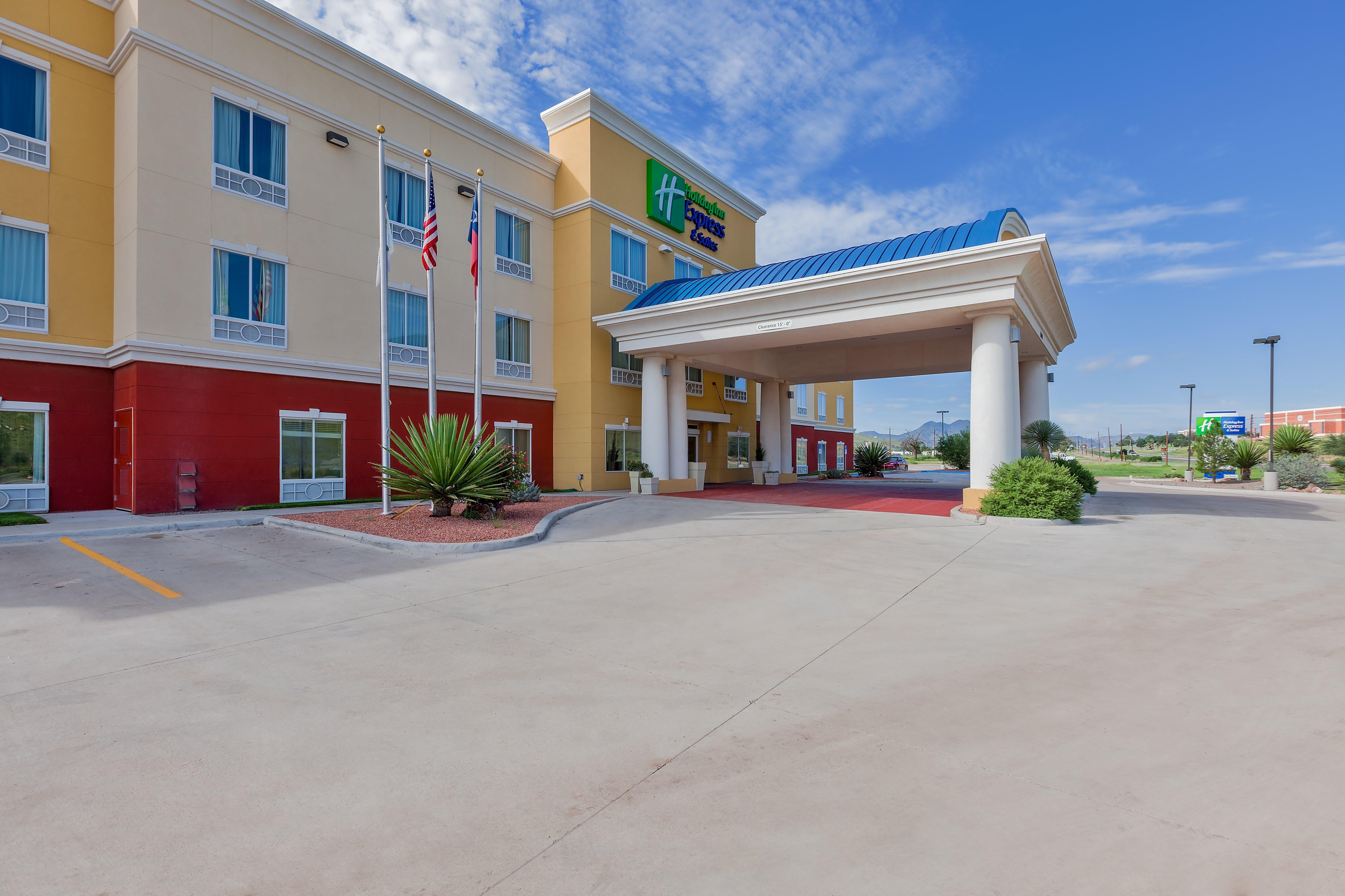 Holiday Inn Express And Suites Alpine By Ihg Eksteriør billede