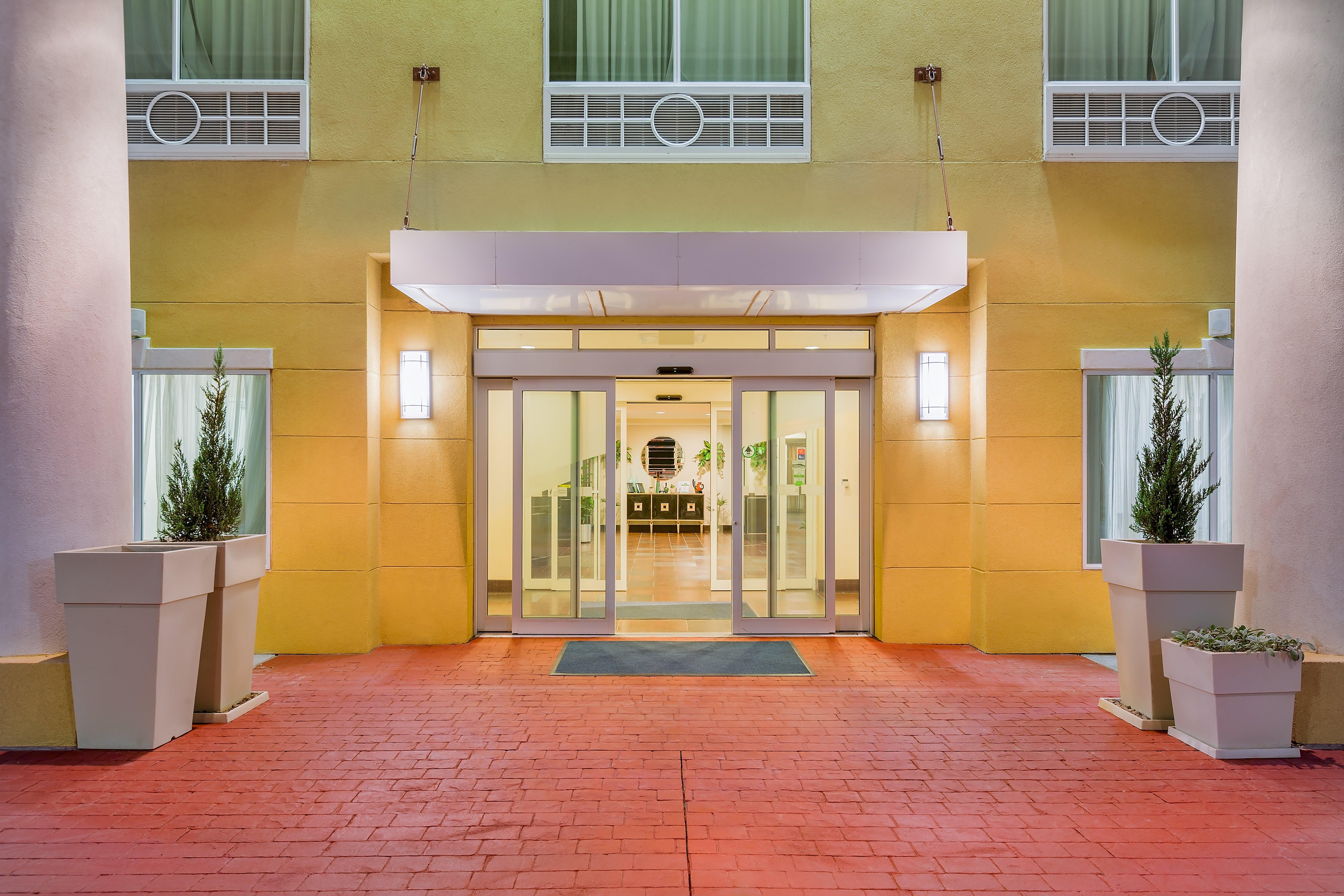 Holiday Inn Express And Suites Alpine By Ihg Eksteriør billede
