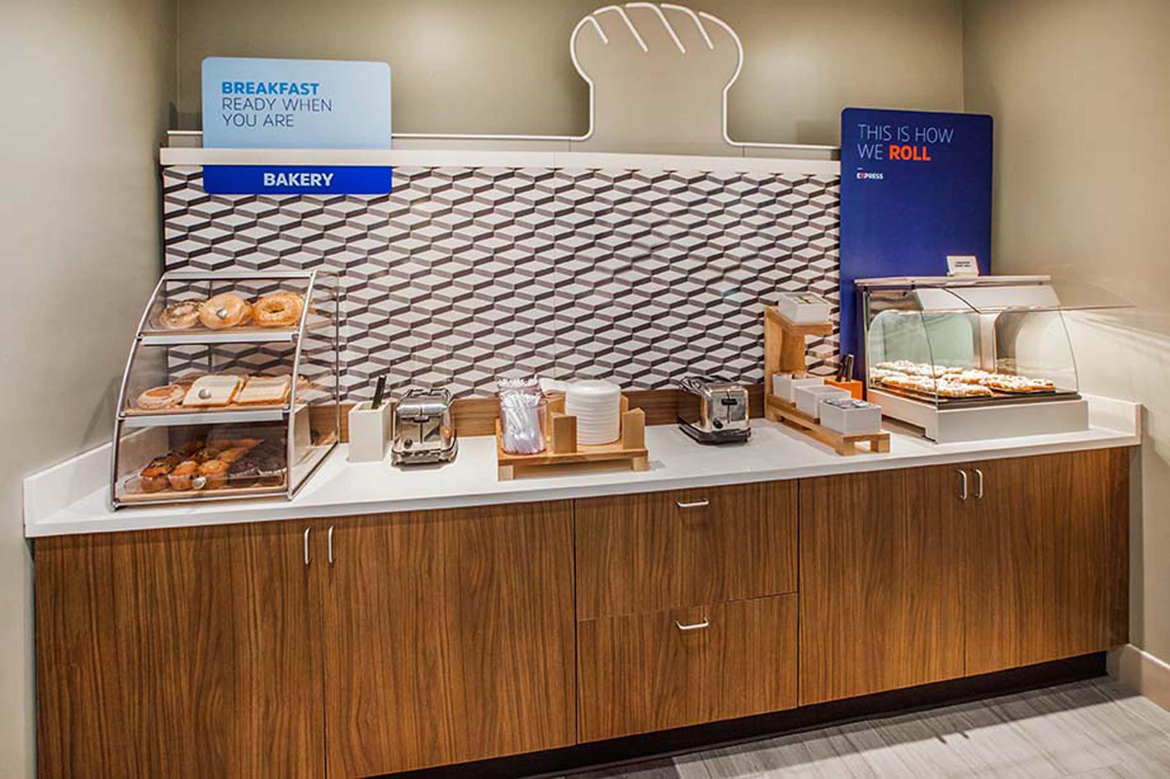 Holiday Inn Express And Suites Alpine By Ihg Eksteriør billede