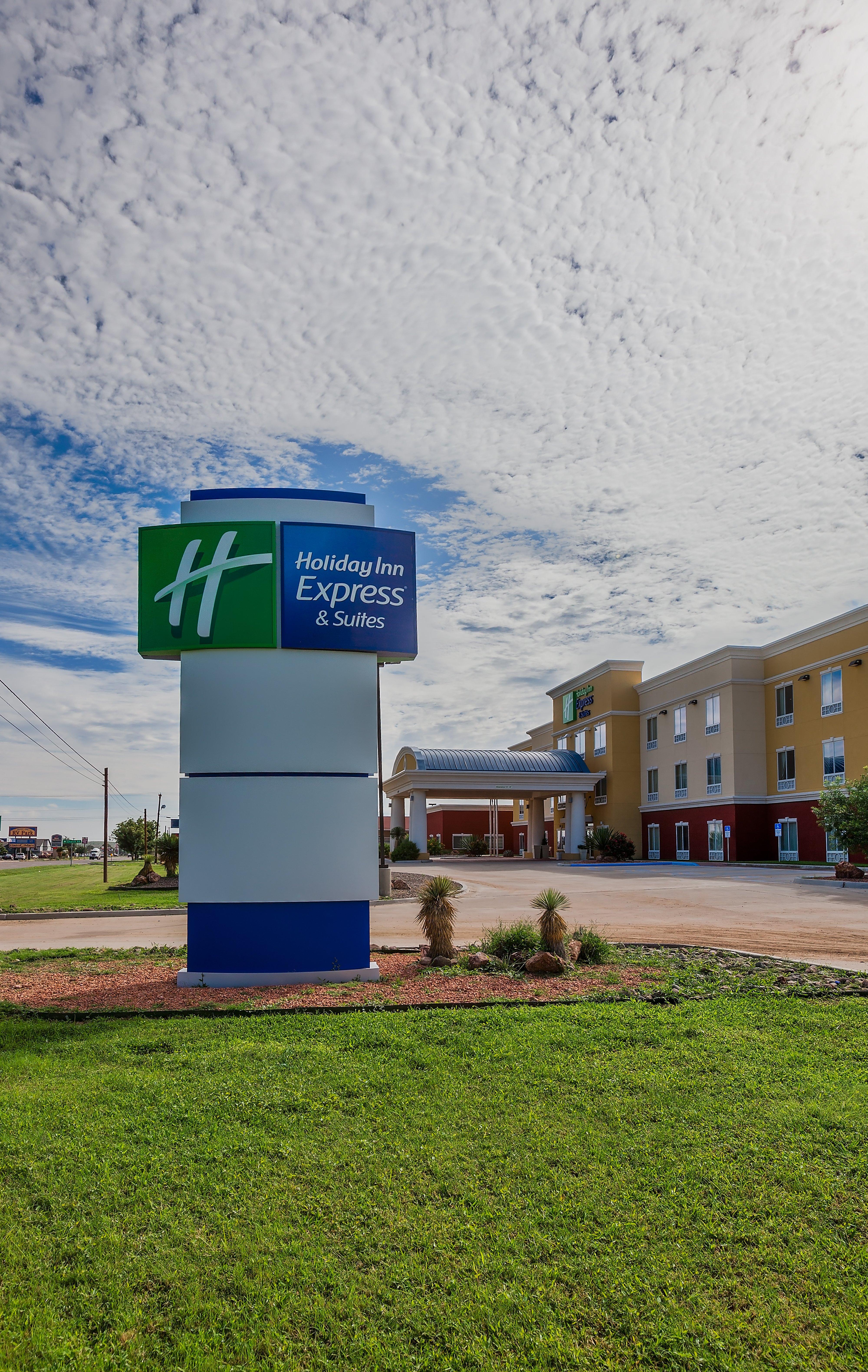 Holiday Inn Express And Suites Alpine By Ihg Eksteriør billede